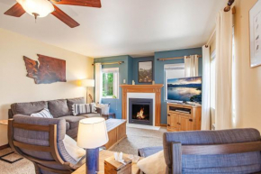 DAS BAVARIAN CONDO, 5 Star Ground Floor Unit, Walk to Town, Sleeps 6